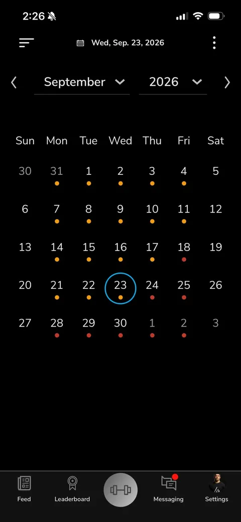 Captura de la app: calendario del mes con los días de entrenamiento marcados